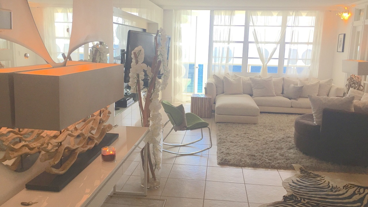 Photo of Livingroom in Hollywood South Central Beach