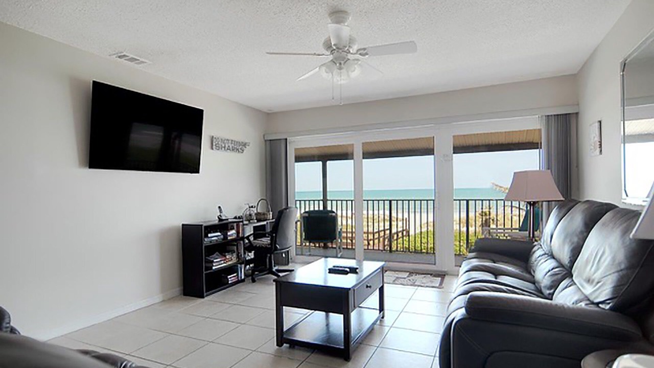 Photo of Livingroom in Crescent Beach