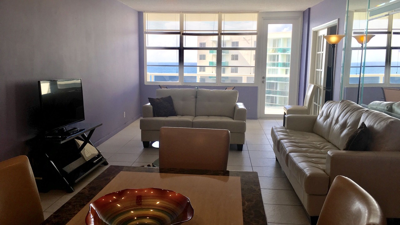 Photo of Livingroom in Hollywood South Central Beach