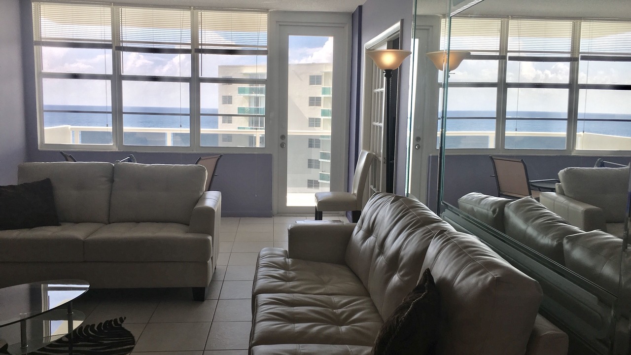 Photo of Livingroom in Hollywood South Central Beach