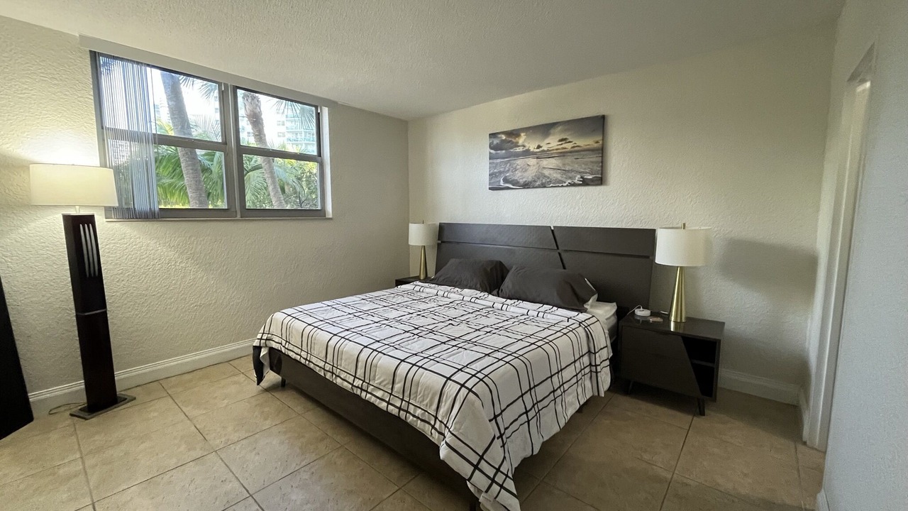 Photo of Bedroom in Hollywood South Central Beach