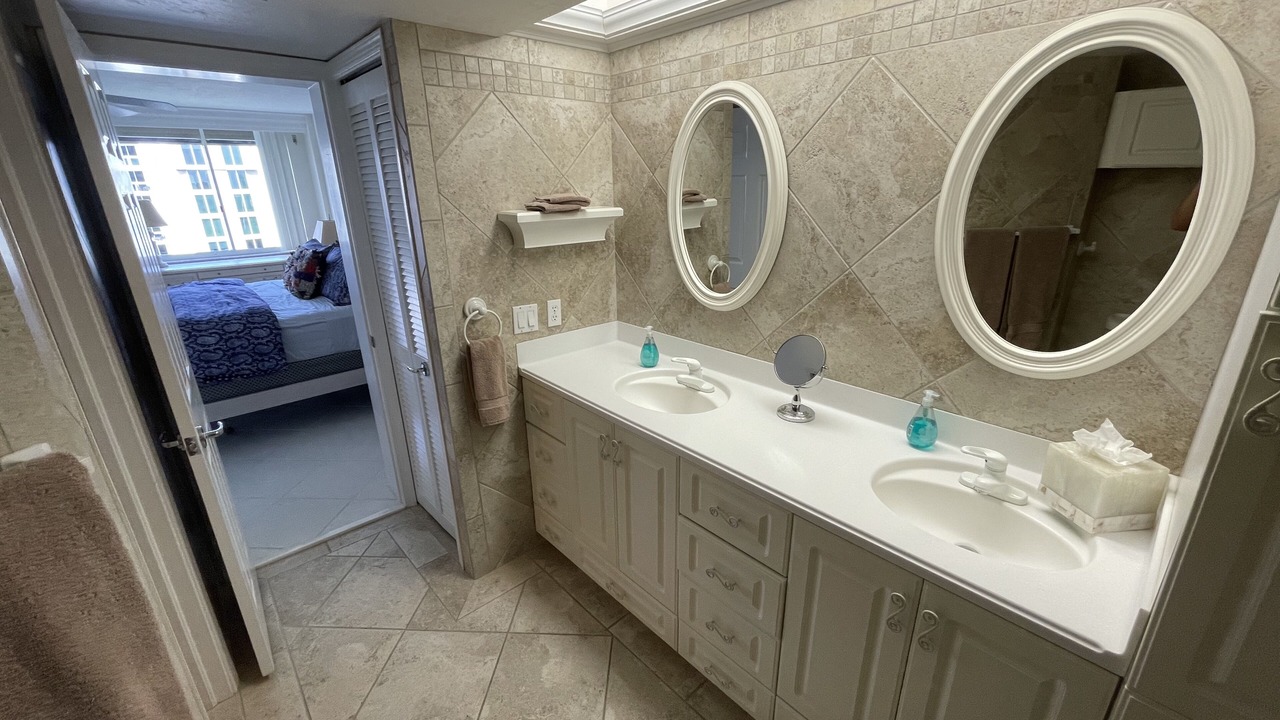 Photo of Bathroom in Vanderbilt Beach