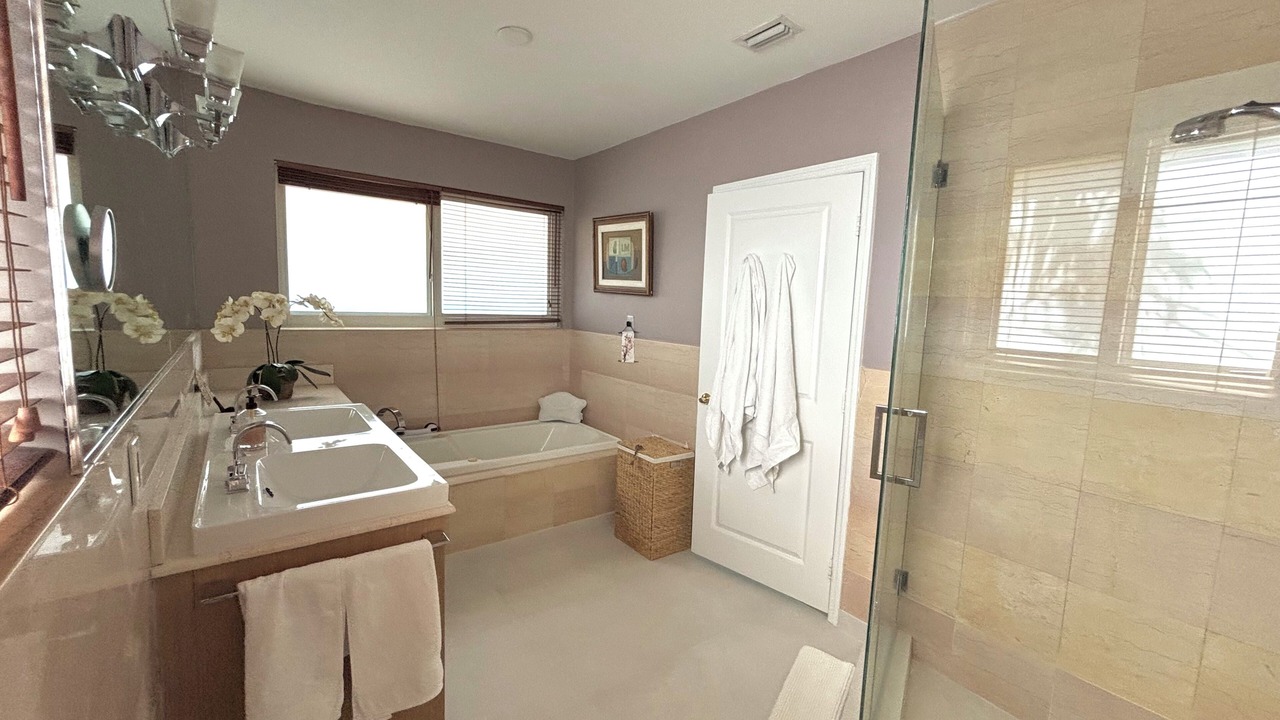 Photo of Bathroom in Key Biscayne