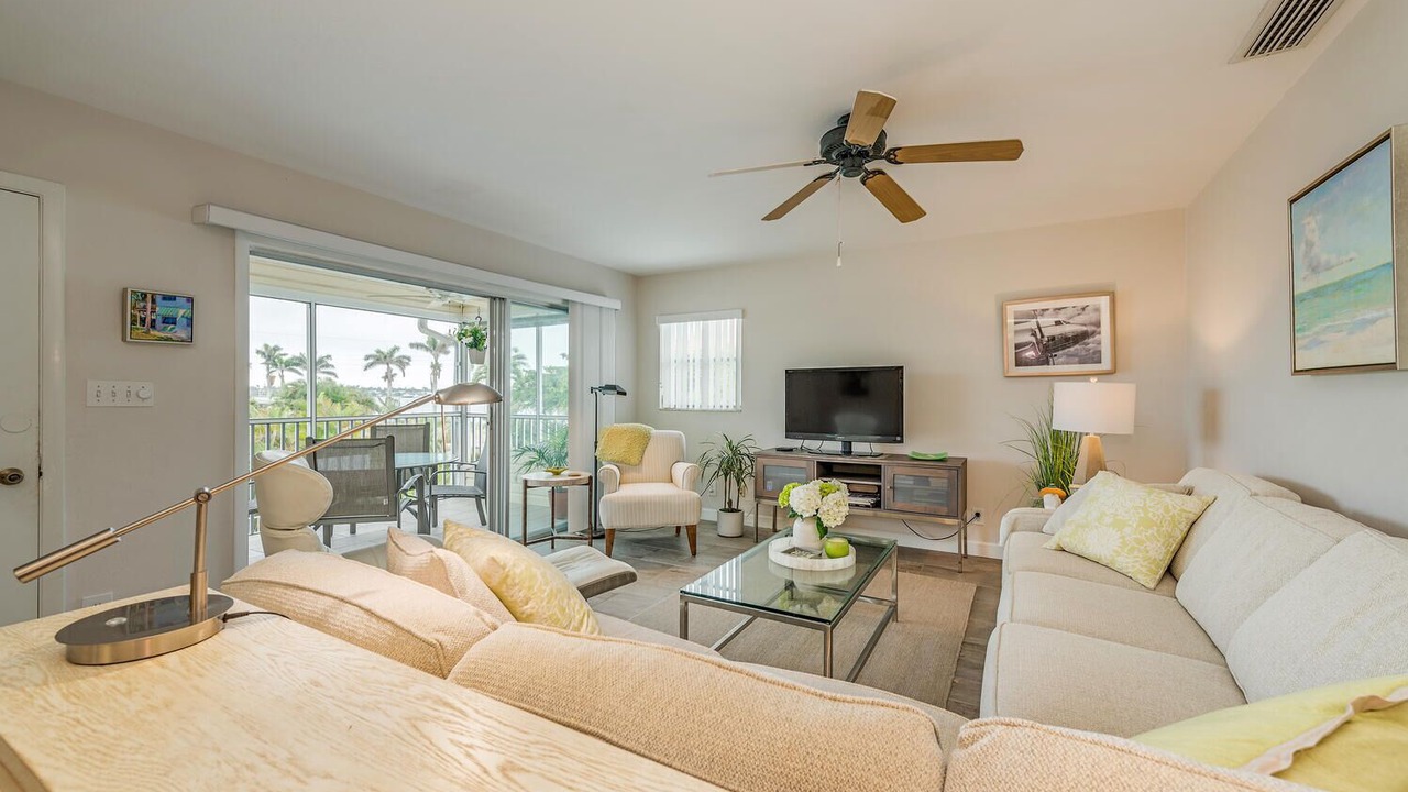 Photo of Livingroom in Royal Harbor