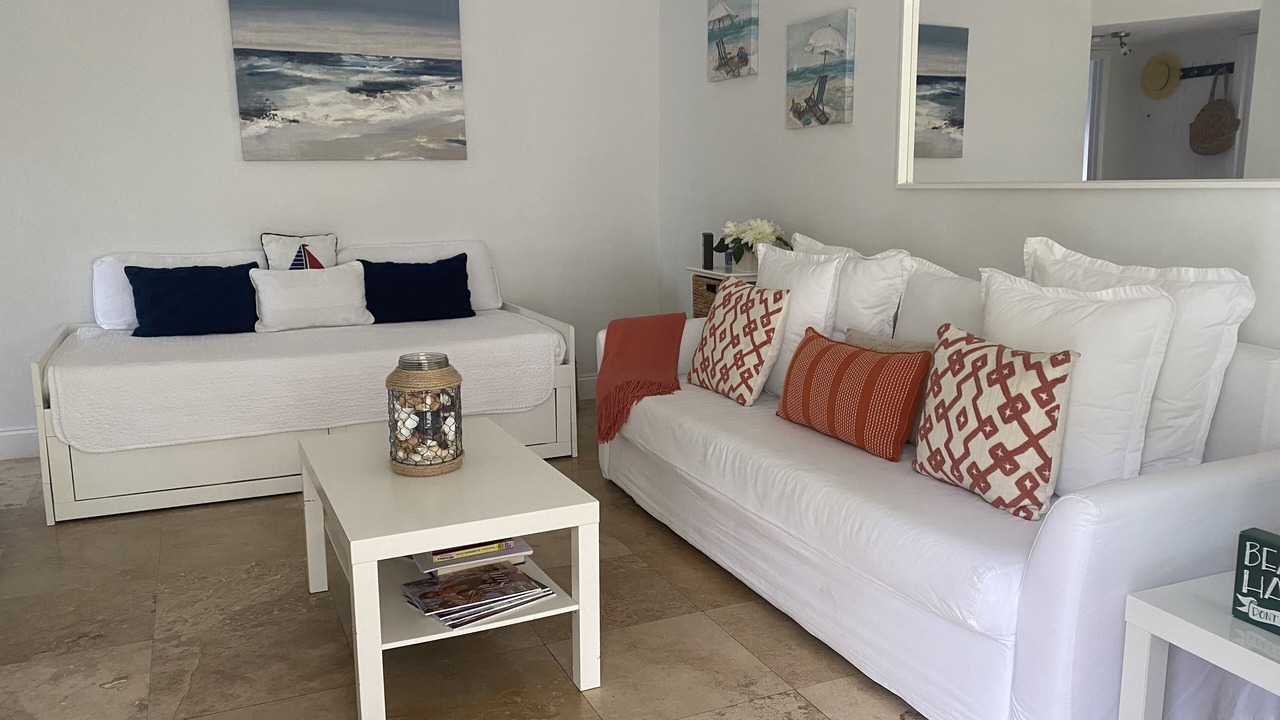Photo of Livingroom in Key Biscayne