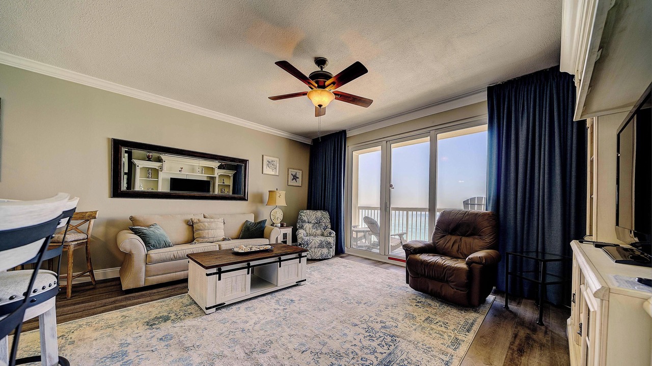 Photo of Livingroom in Biltmore Beach