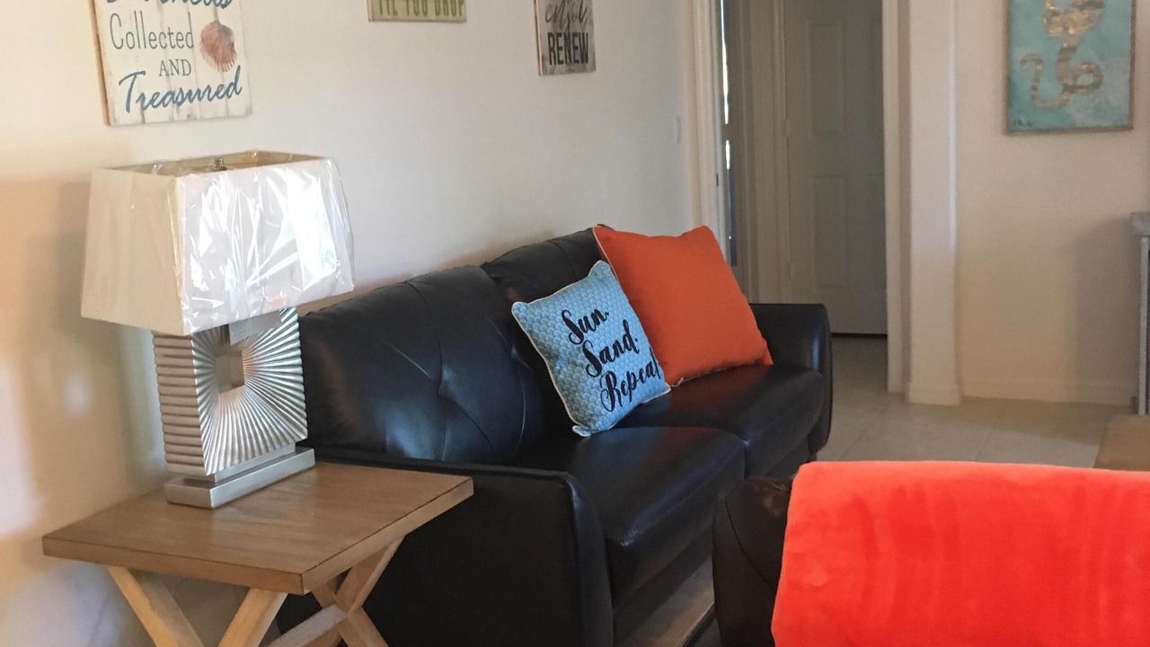 Photo of Livingroom in Orange Tree