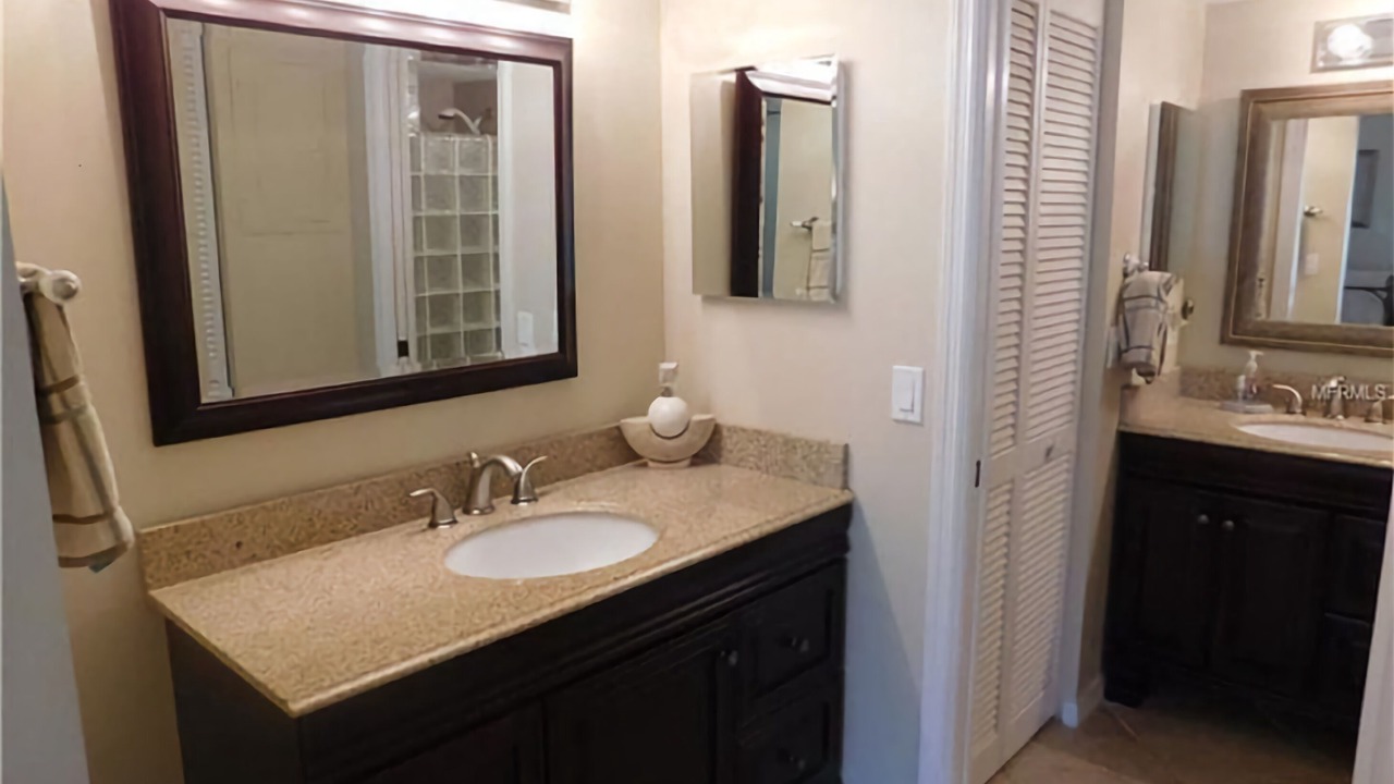Photo of Bathroom in Plantation