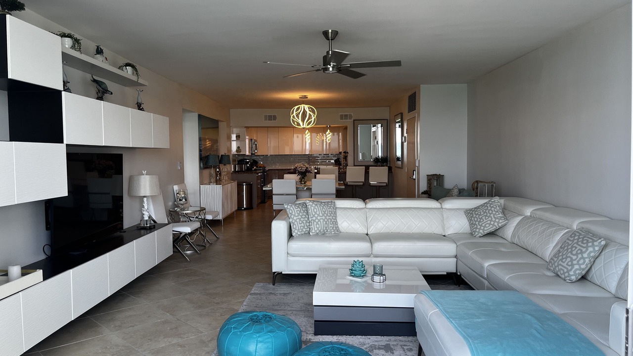 Photo of Livingroom in Hollywood South Central Beach