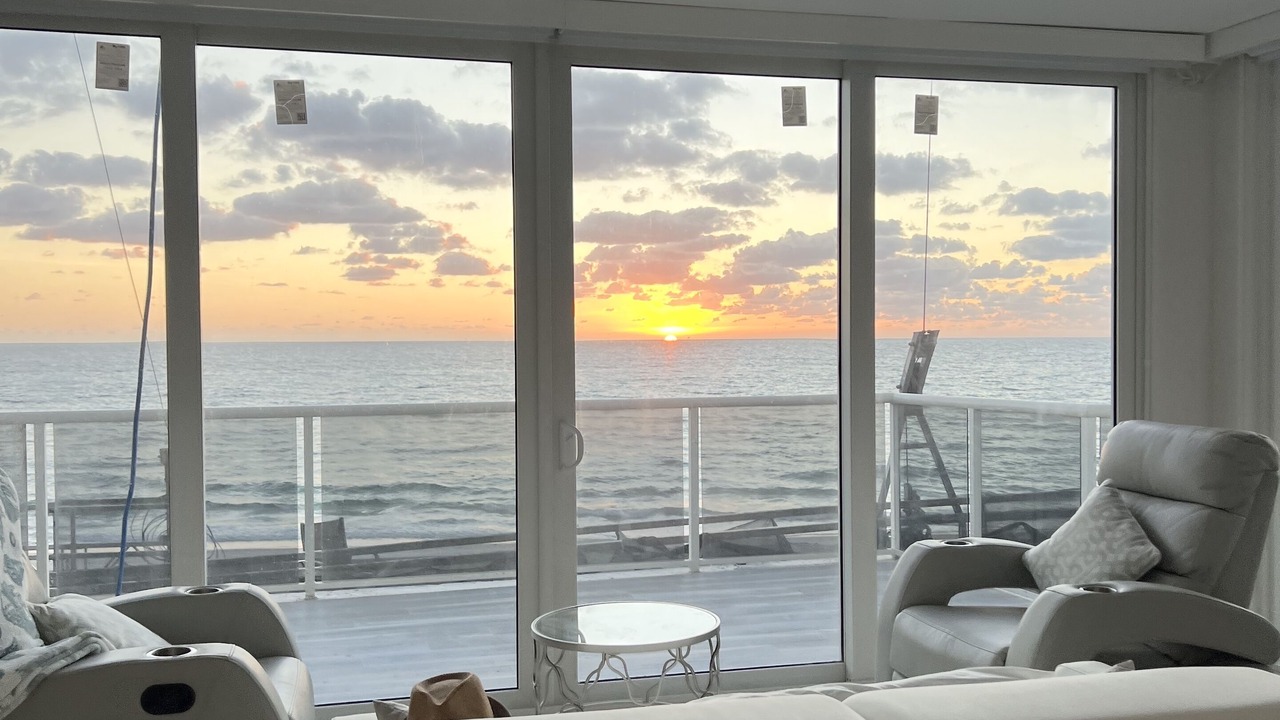 Photo of Livingroom in Hollywood South Central Beach