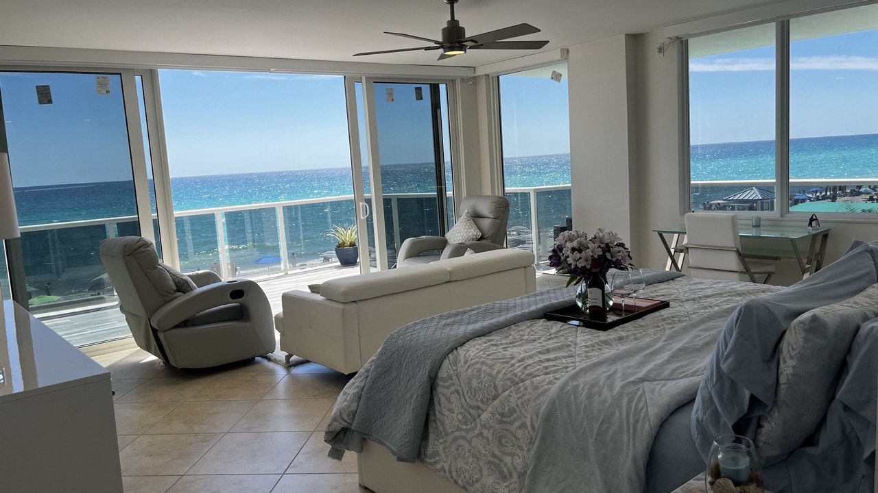 Photo of Bedroom in Hollywood South Central Beach