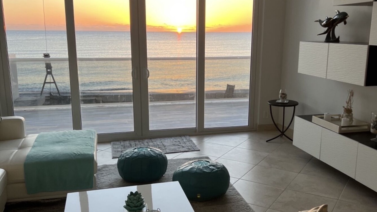 Photo of Livingroom in Hollywood South Central Beach
