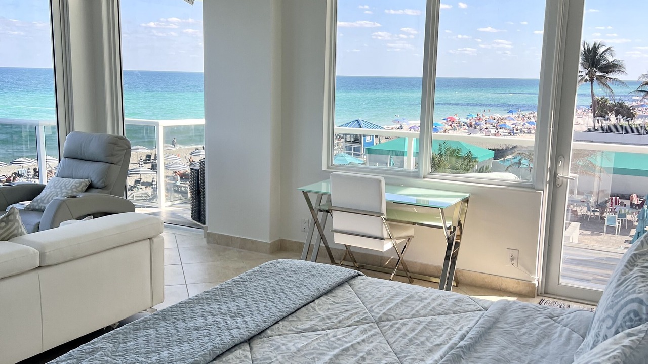 Photo of Bedroom in Hollywood South Central Beach
