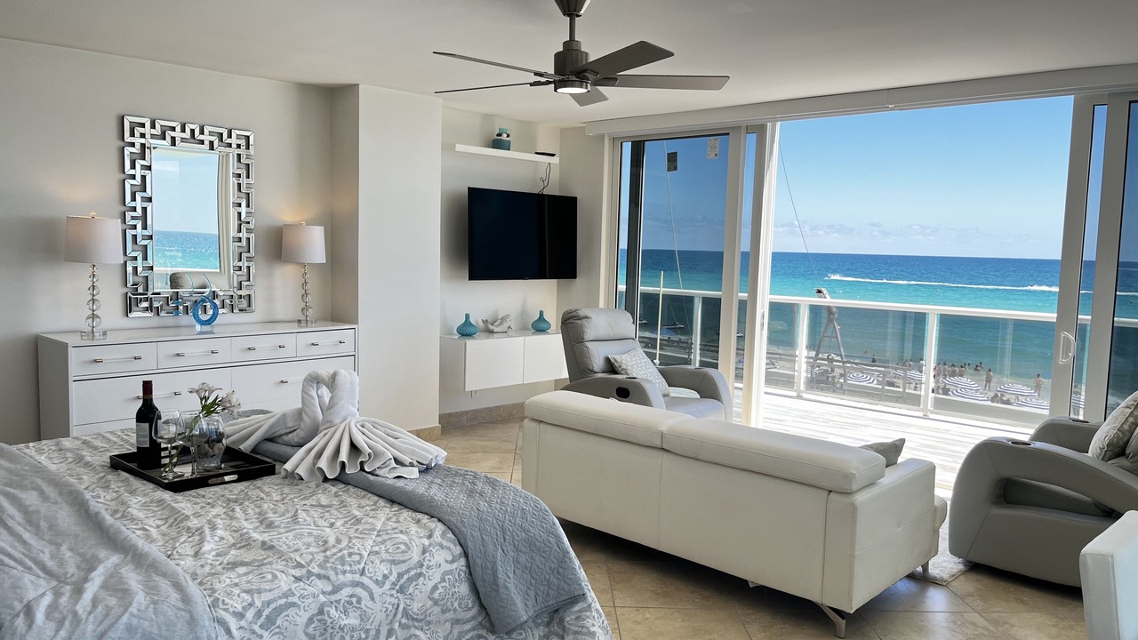 Photo of Bedroom in Hollywood South Central Beach