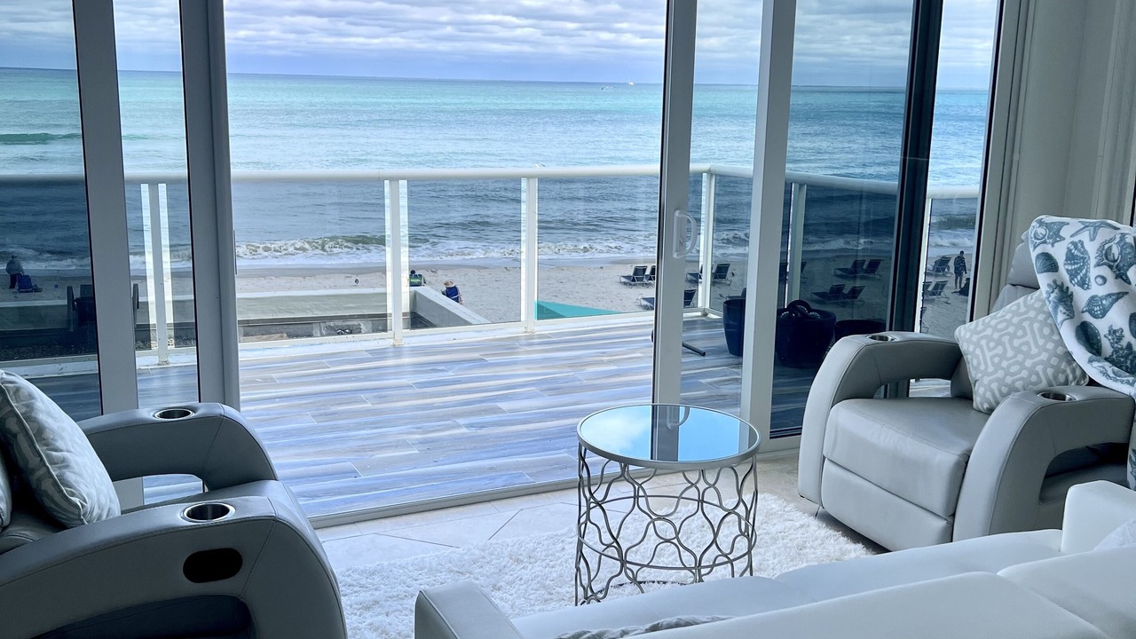 Photo of Livingroom in Hollywood South Central Beach