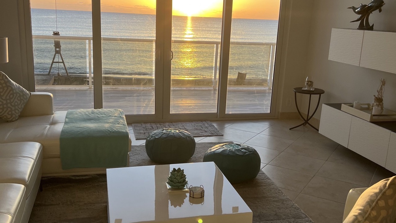 Photo of Livingroom in Hollywood South Central Beach
