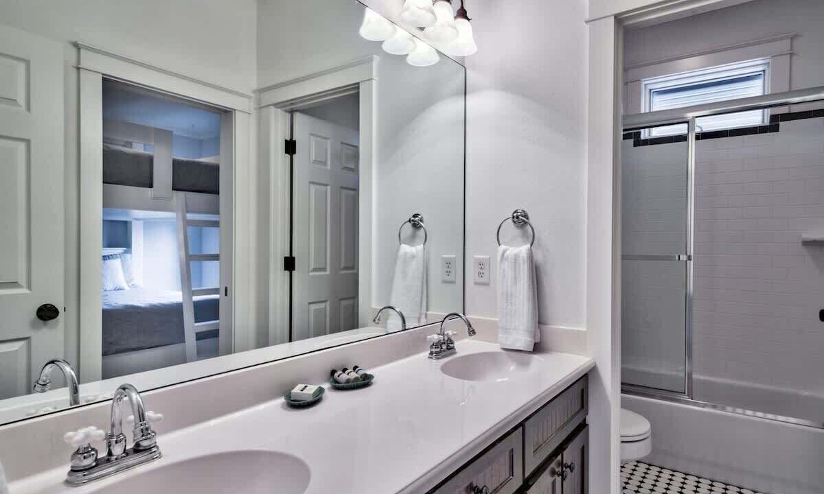 Photo of Bathroom in Seawatch