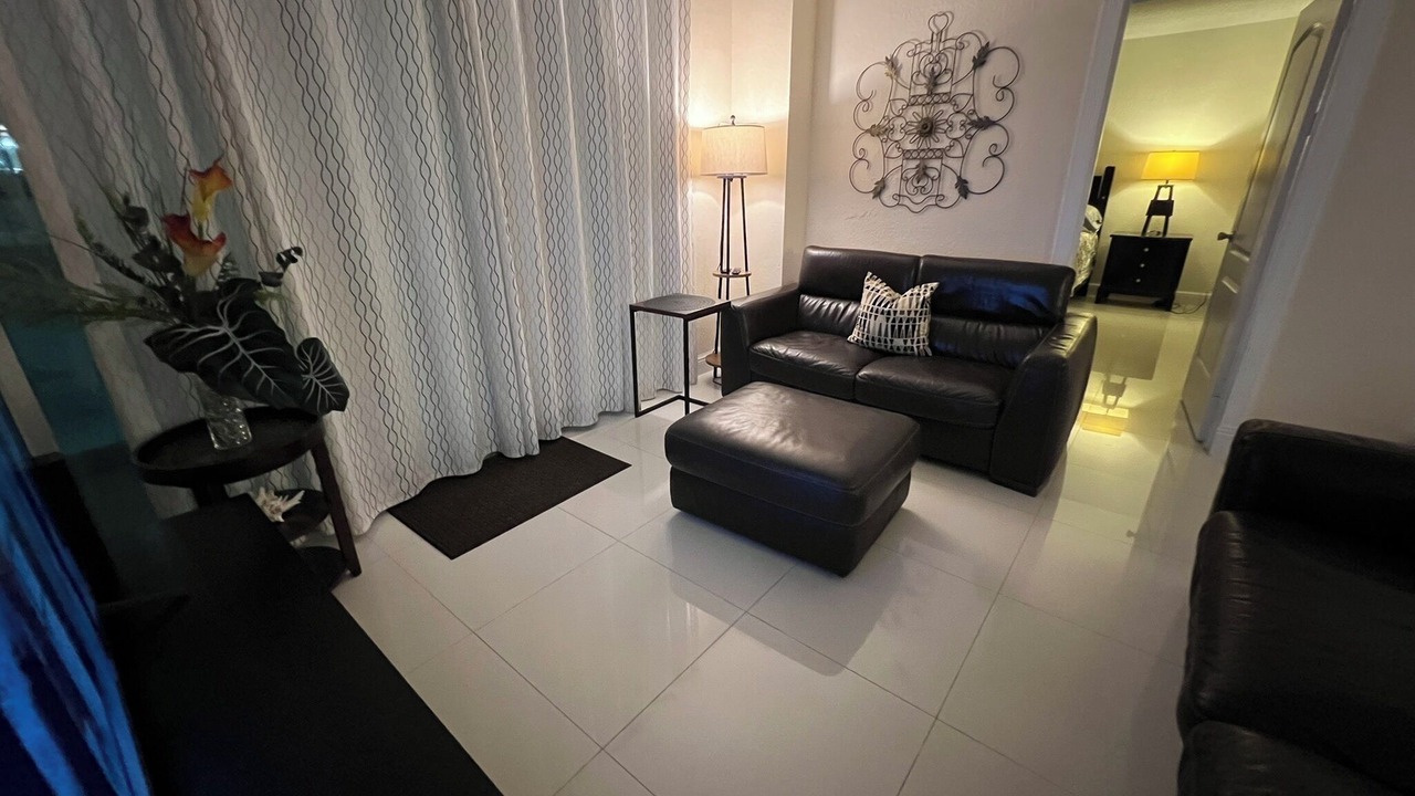 Photo of Livingroom in Hollywood South Central Beach