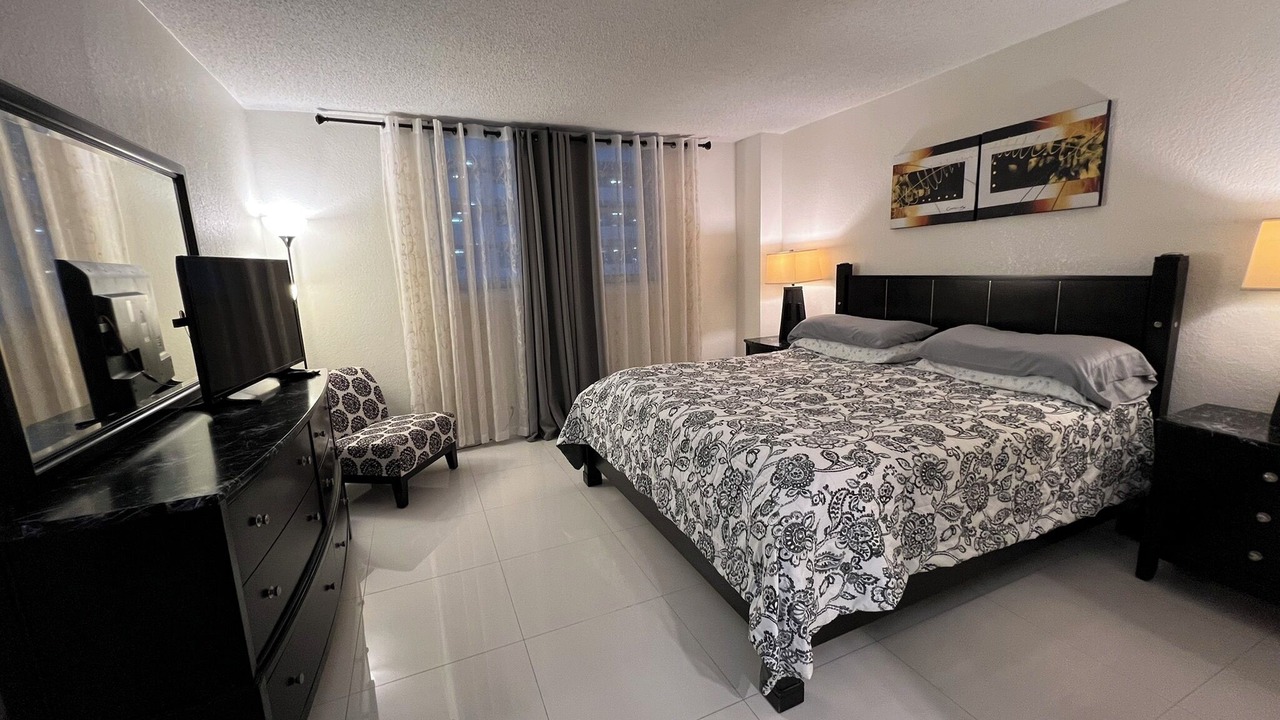Photo of Bedroom in Hollywood South Central Beach