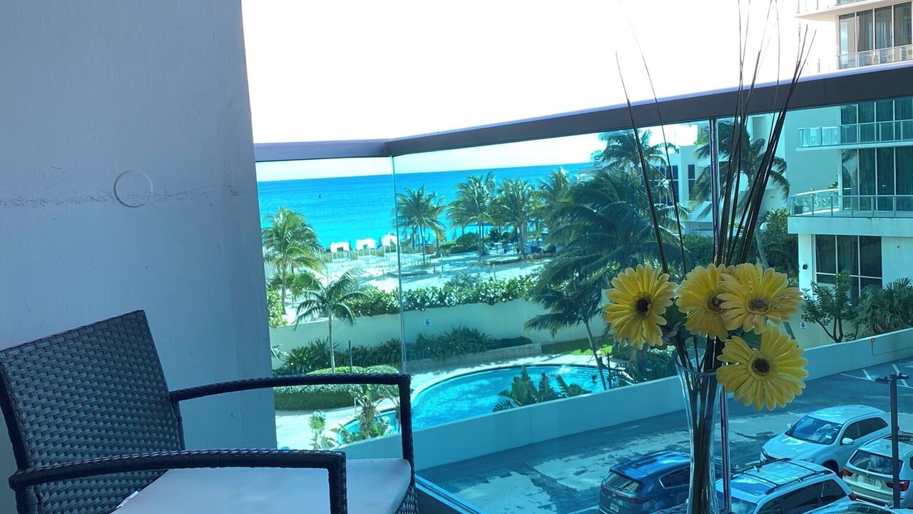 Photo of Patio Balcony in Hollywood South Central Beach
