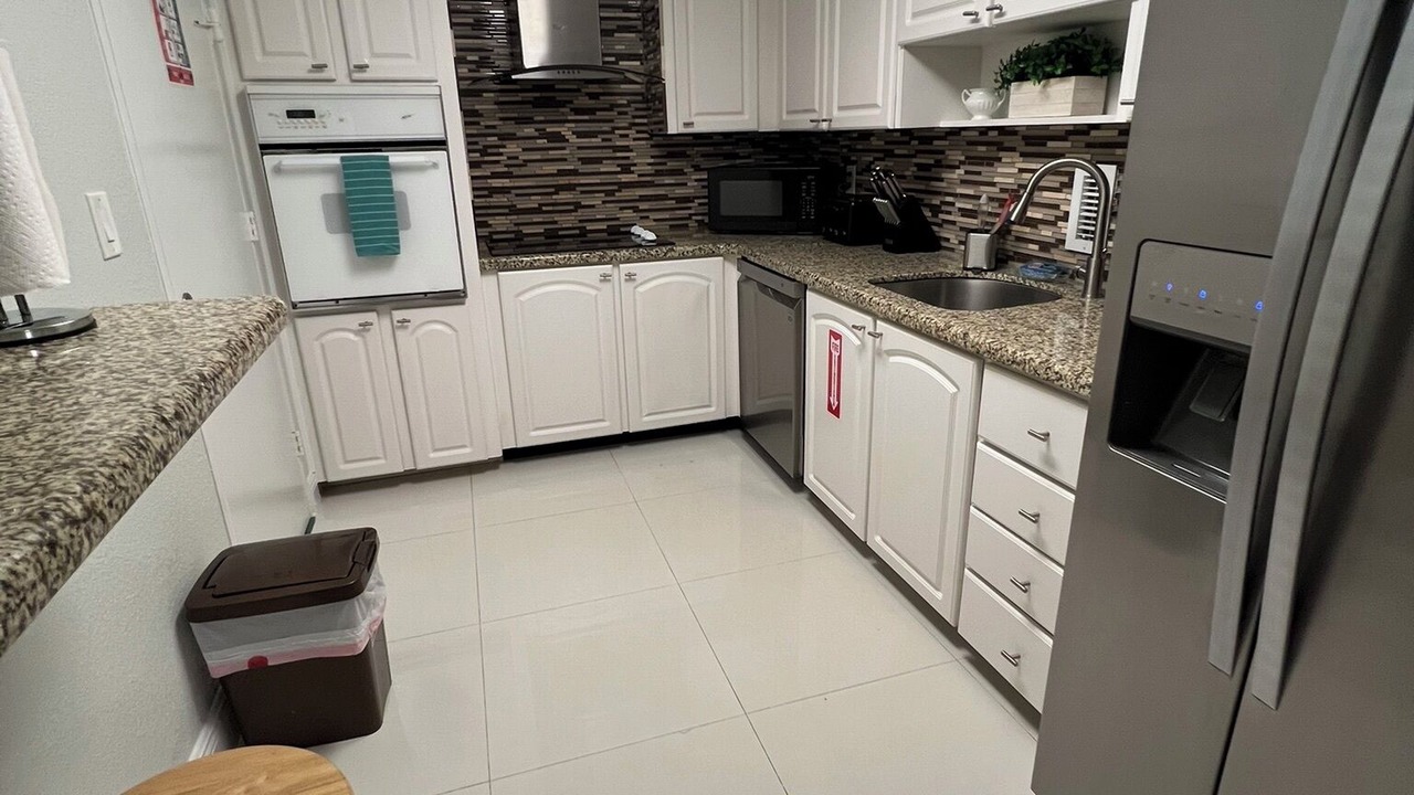 Photo of Kitchen in Hollywood South Central Beach