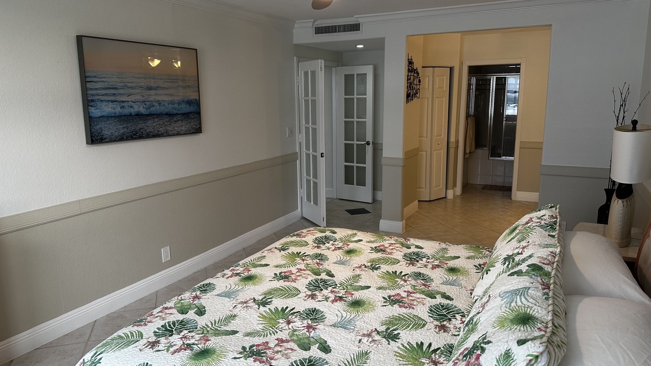 Photo of Bedroom in Hollywood South Central Beach