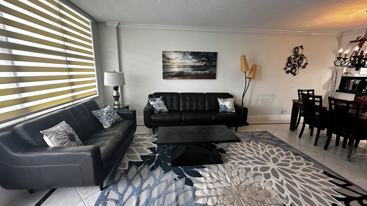 Photo of Livingroom in Hollywood South Central Beach