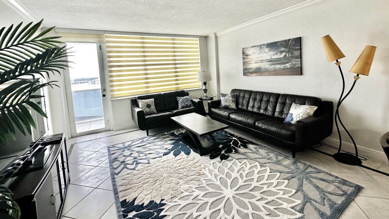 Photo of Livingroom in Hollywood South Central Beach
