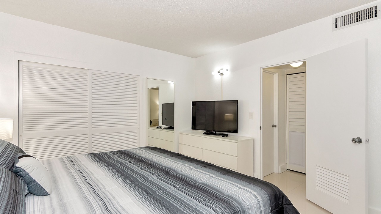 Photo of Bedroom in Hollywood South Central Beach