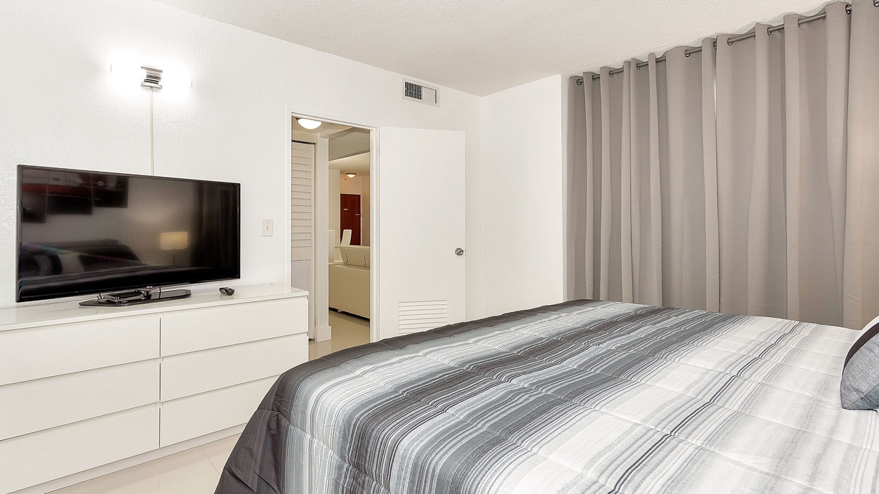 Photo of Bedroom in Hollywood South Central Beach