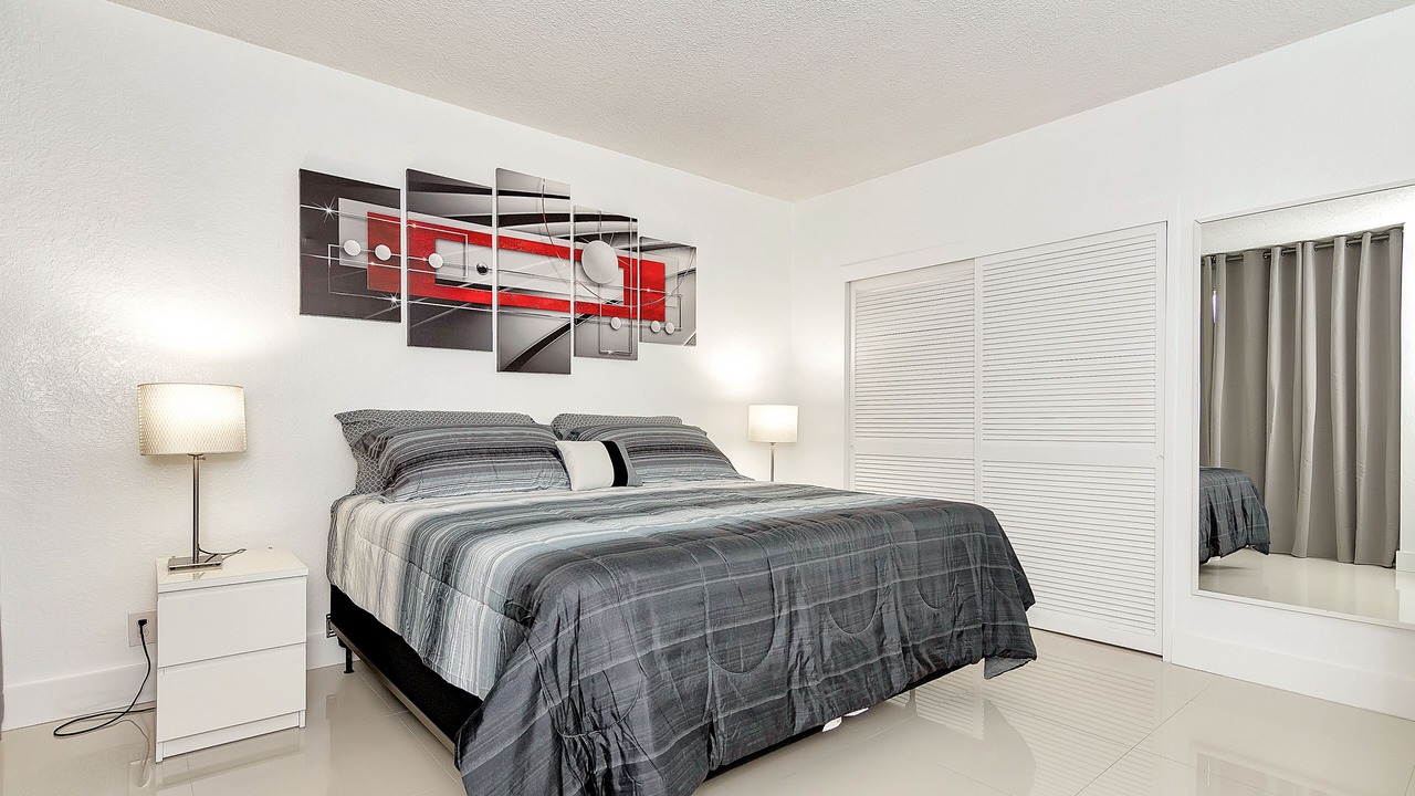 Photo of Bedroom in Hollywood South Central Beach