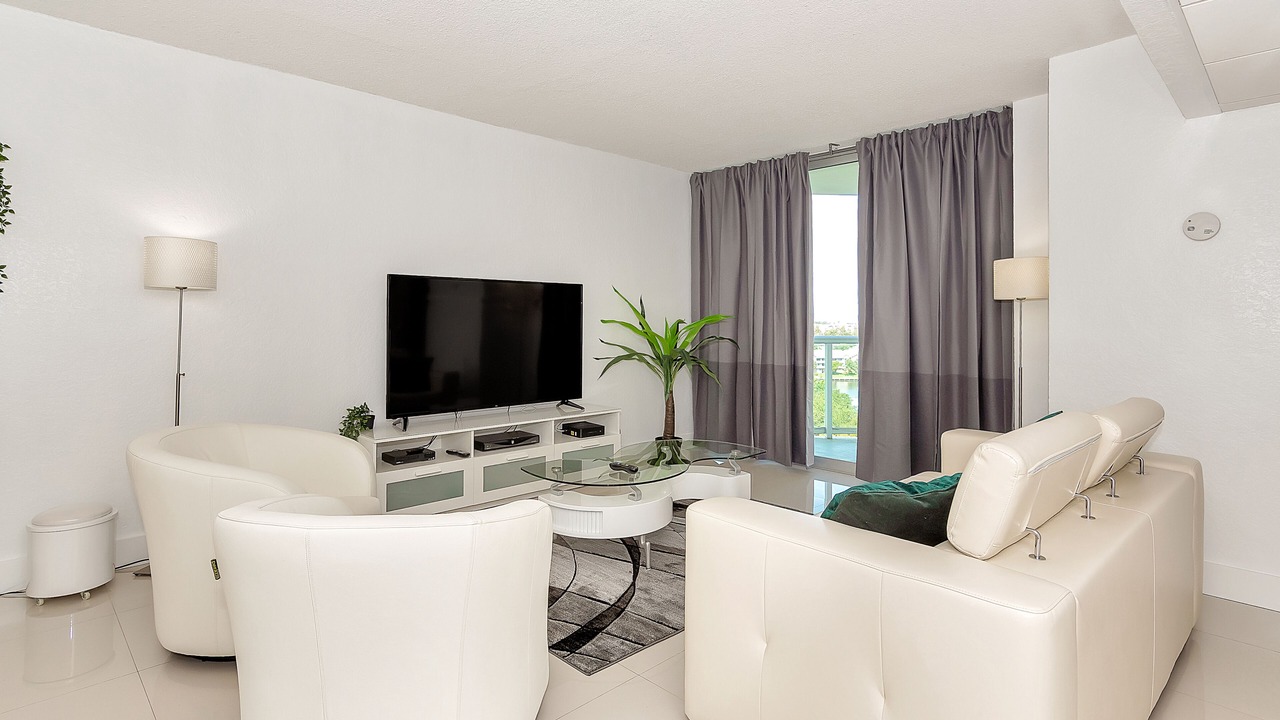 Photo of Livingroom in Hollywood South Central Beach