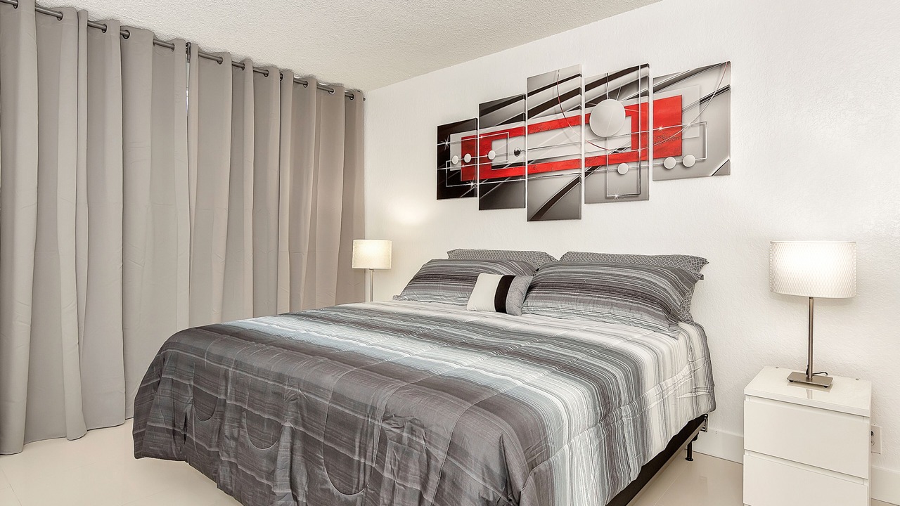 Photo of Bedroom in Hollywood South Central Beach