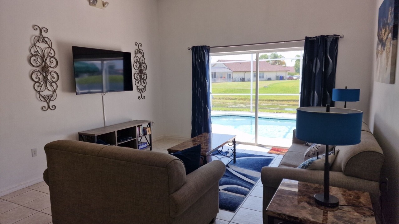 Photo of Livingroom in Eagle Pointe South
