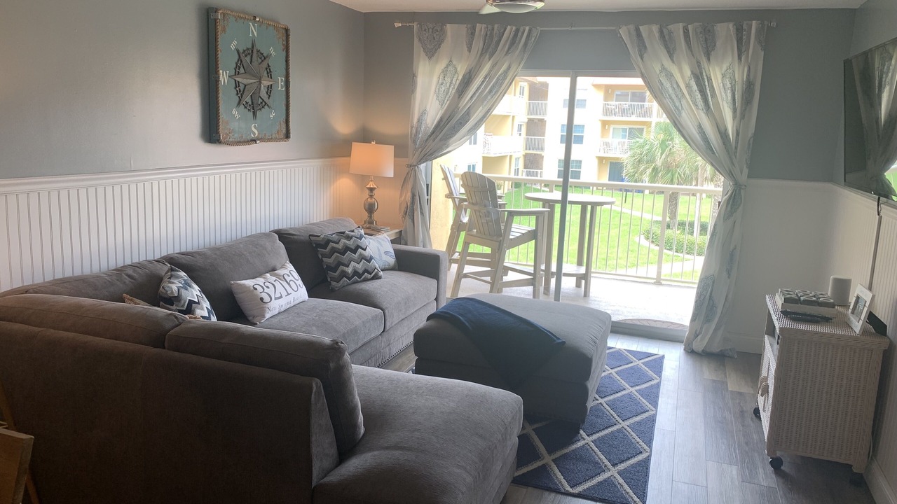 Photo of Livingroom in Point East