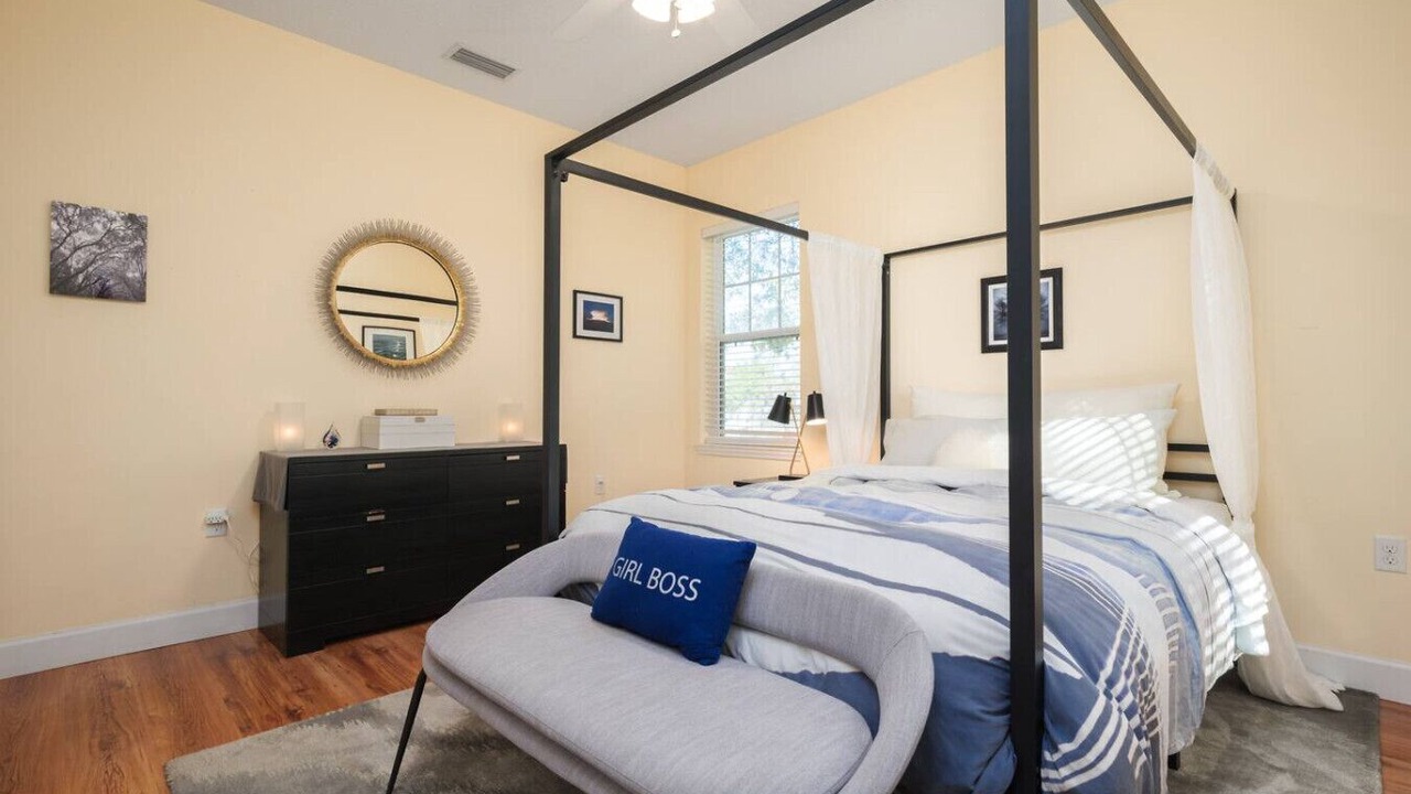 Photo of Bedroom in Downtown Historic District