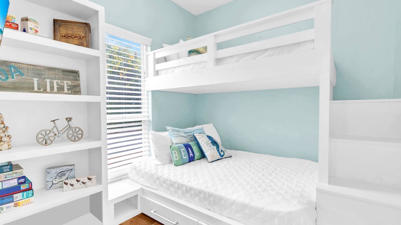 Photo of Bedroom in Seacrest