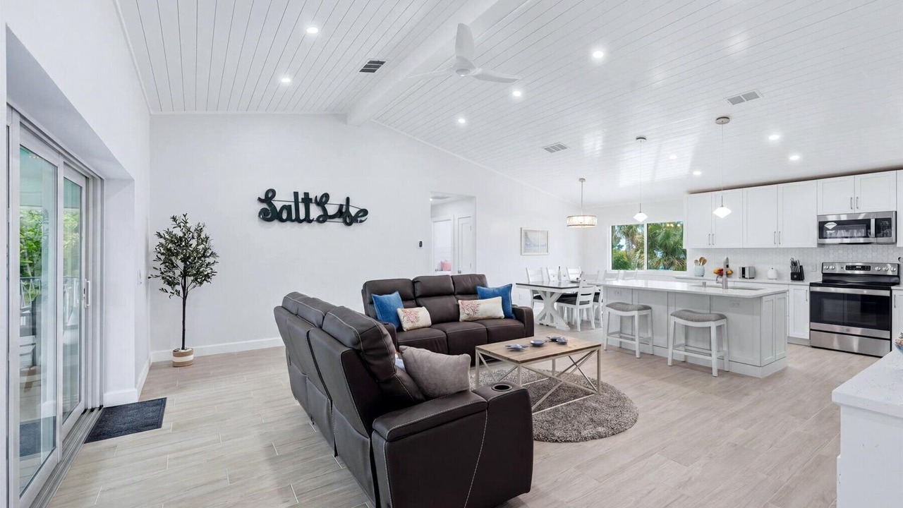 Photo of Livingroom in Palm Island