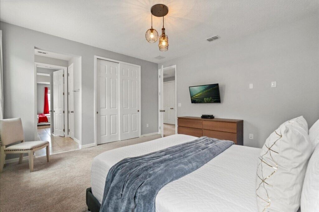 Photo of Bedroom in Bay Lake