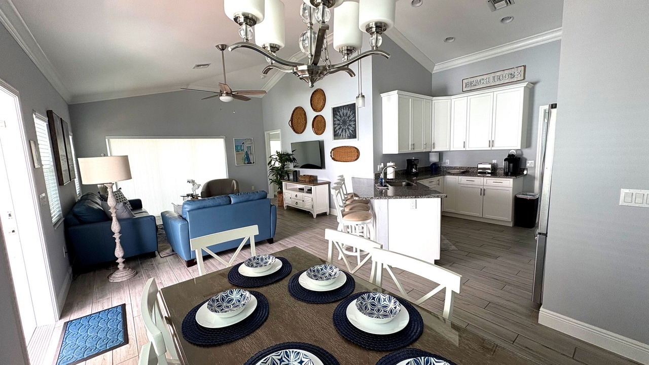 Photo of Livingroom in Mid Island