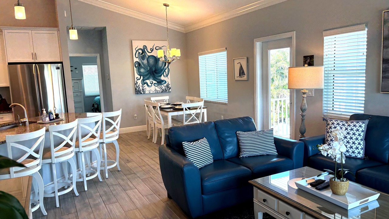 Photo of Livingroom in Mid Island