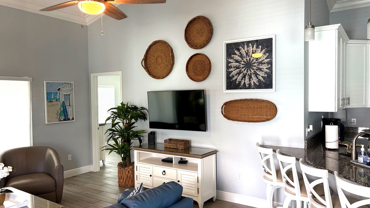 Photo of Livingroom in Mid Island