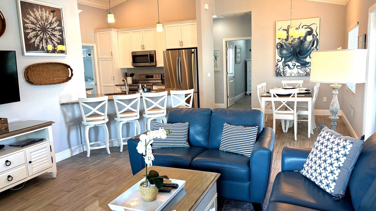 Photo of Livingroom in Mid Island
