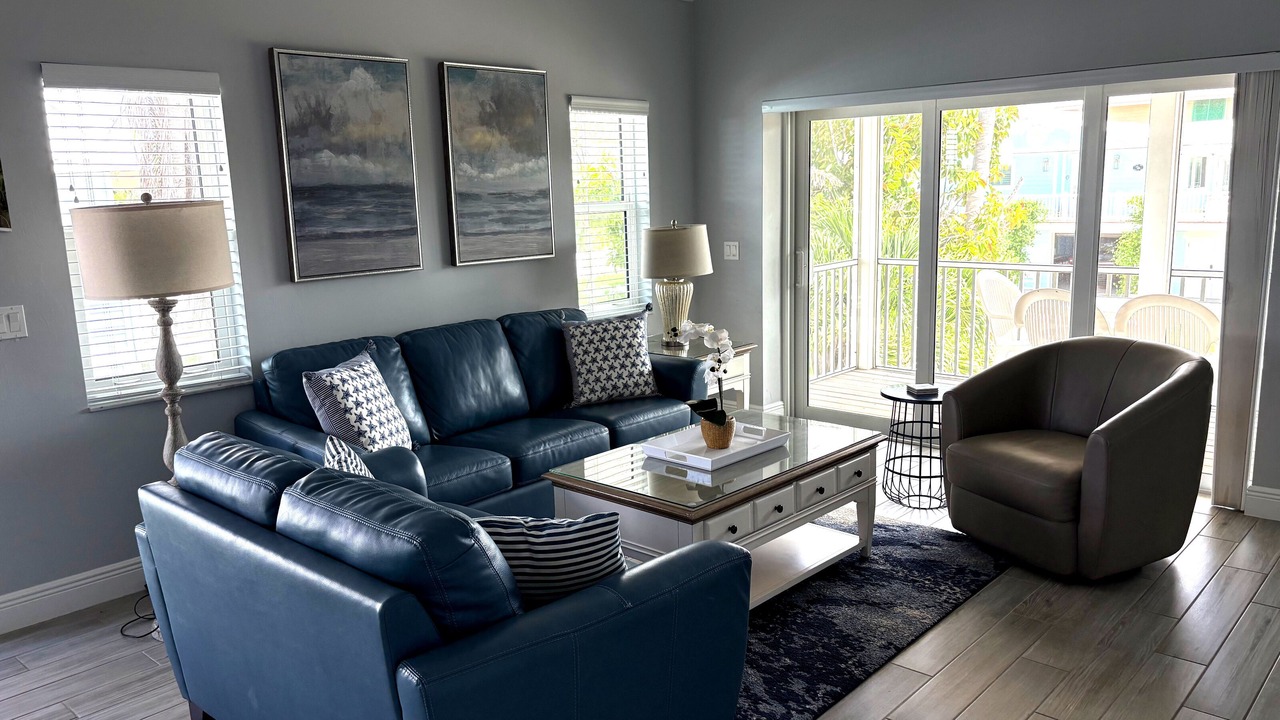 Photo of Livingroom in Mid Island