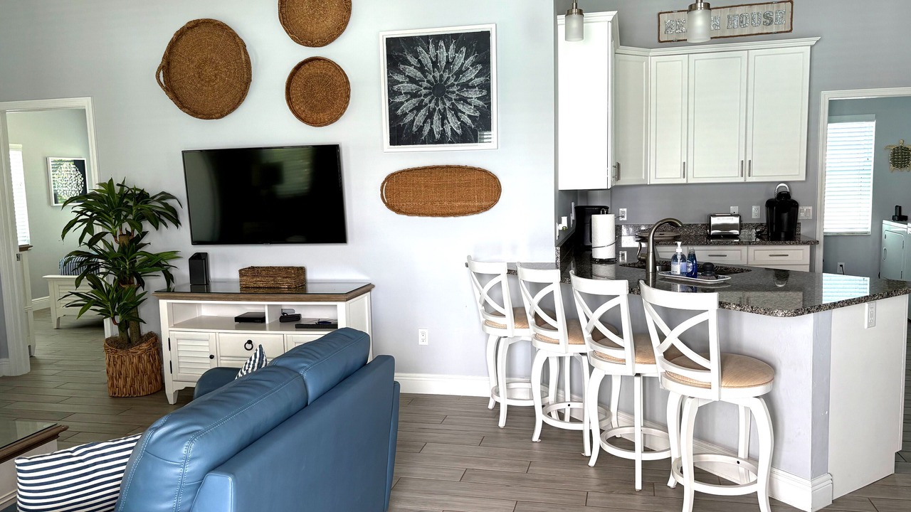 Photo of Livingroom in Mid Island