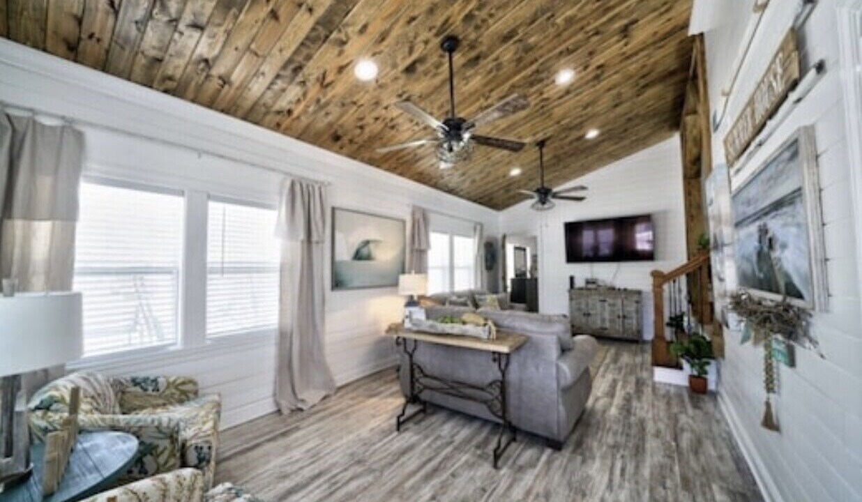 Photo of Livingroom in Lower Grand Lagoon