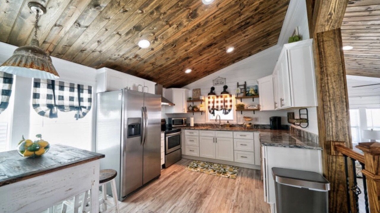 Photo of Kitchen in Lower Grand Lagoon