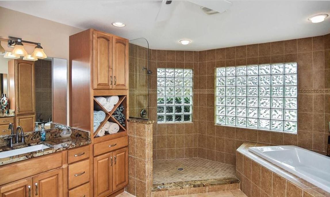 Photo of Bathroom in Caloosahatchee