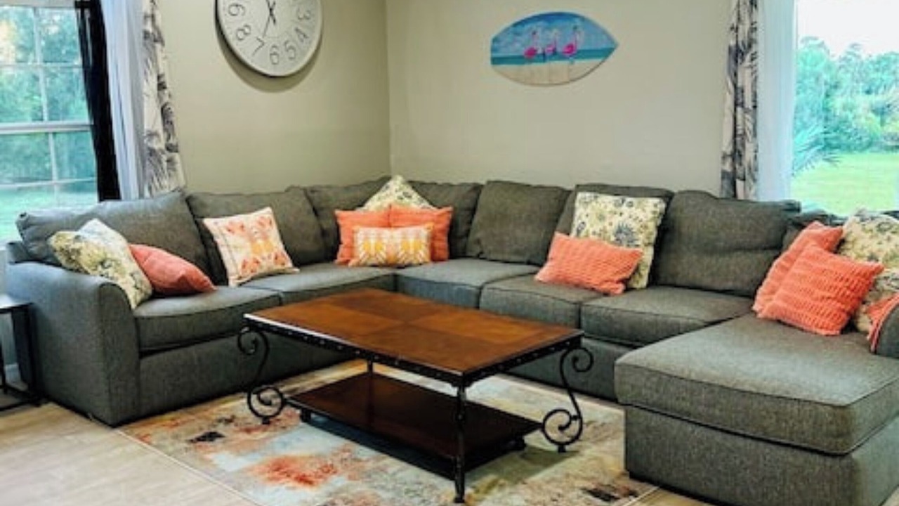 Photo of Livingroom in Englewood East