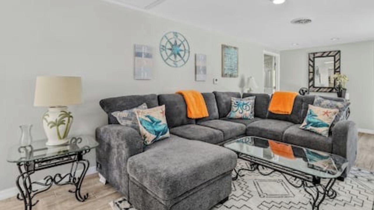 Photo of Livingroom in Englewood East